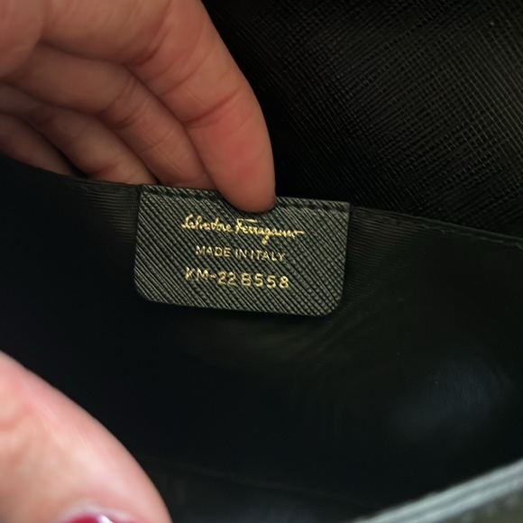 Beautiful bow Ferragamo bag - Picture 4 of 4